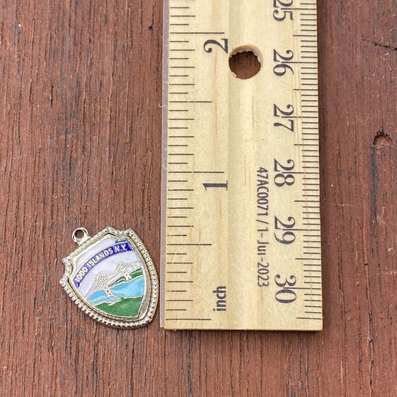 Vintage 925 Sterling Silver "1000 Island N.Y." Shield Pendant Bracelet Charm - Picture 3 of 3